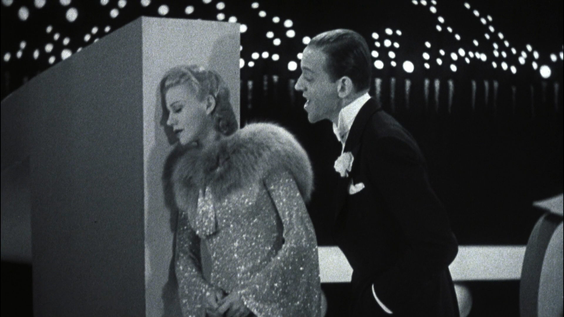 Pennies from Heaven (1981)_WEB-DL 1080p_.mkv_snapshot_01.31.04.042.png
