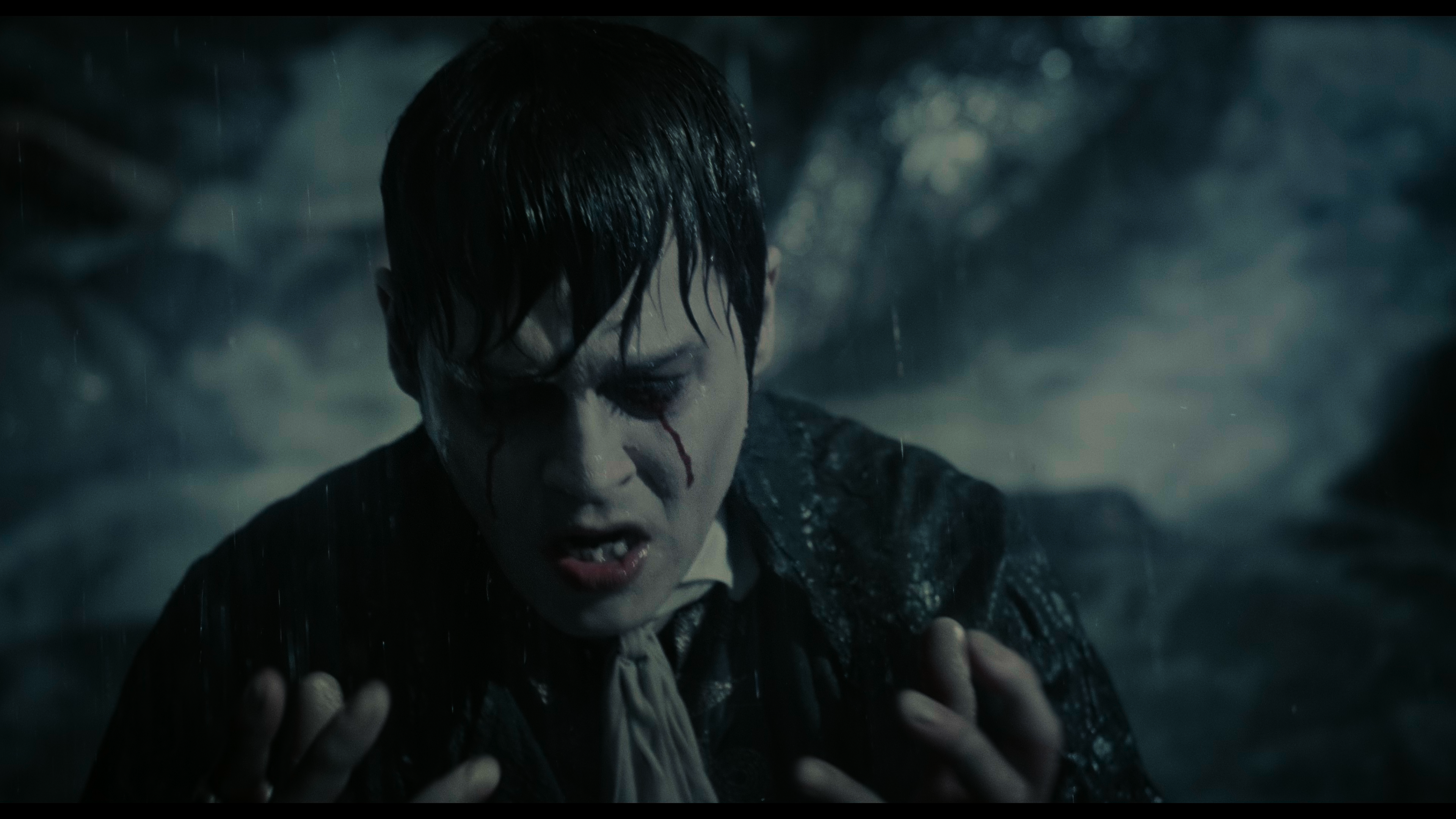 Dark Shadows.2012.2160p.UHD.BluRay.Remux.DV.P7.HDR.TORRNADO.mkv_snapshot_00.06.41.985.png