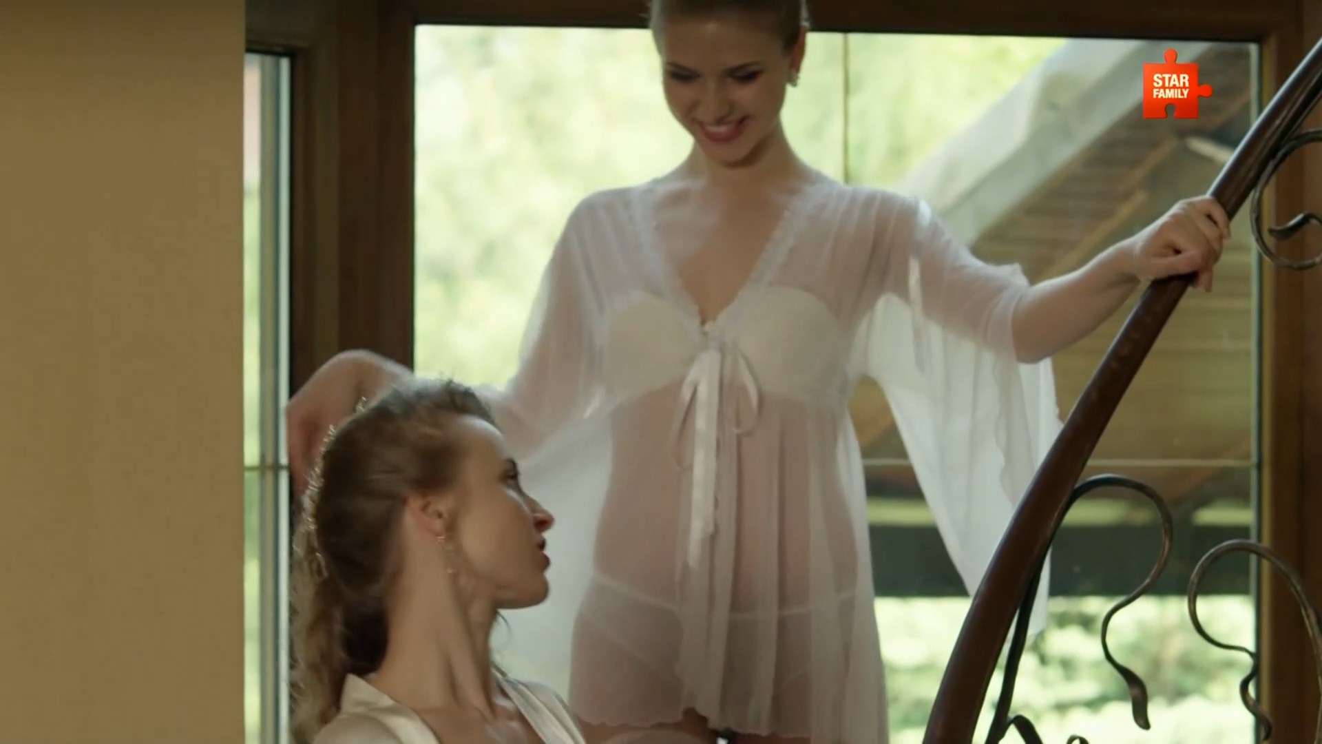 Юлия Шугар, Анна Сагайдачная. Цыганка. 24 серия (2019).3.jpg