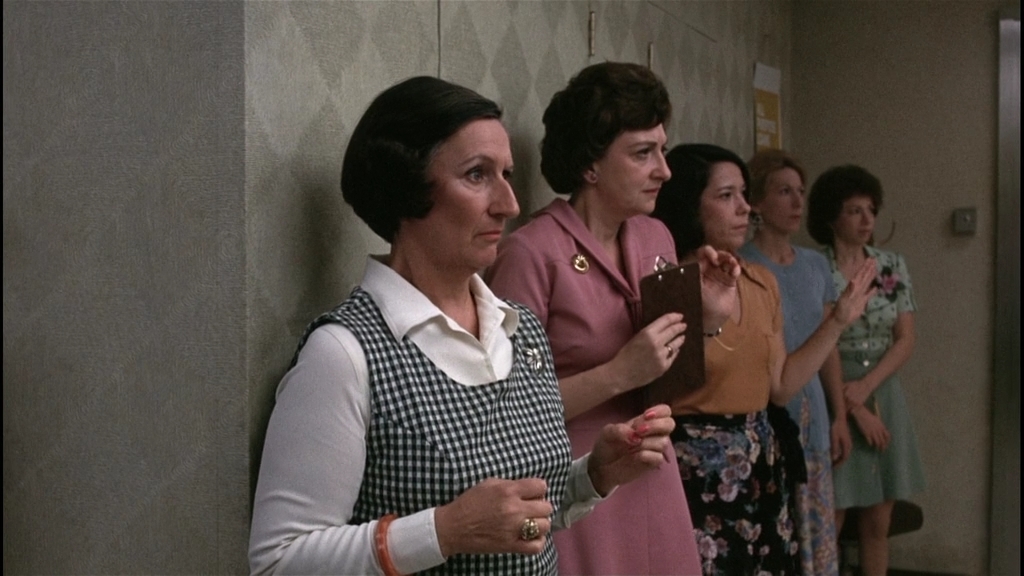 Собачий полдень.1975.BDRip AVC msltel.mkv_snapshot_00.09.05.848.jpg