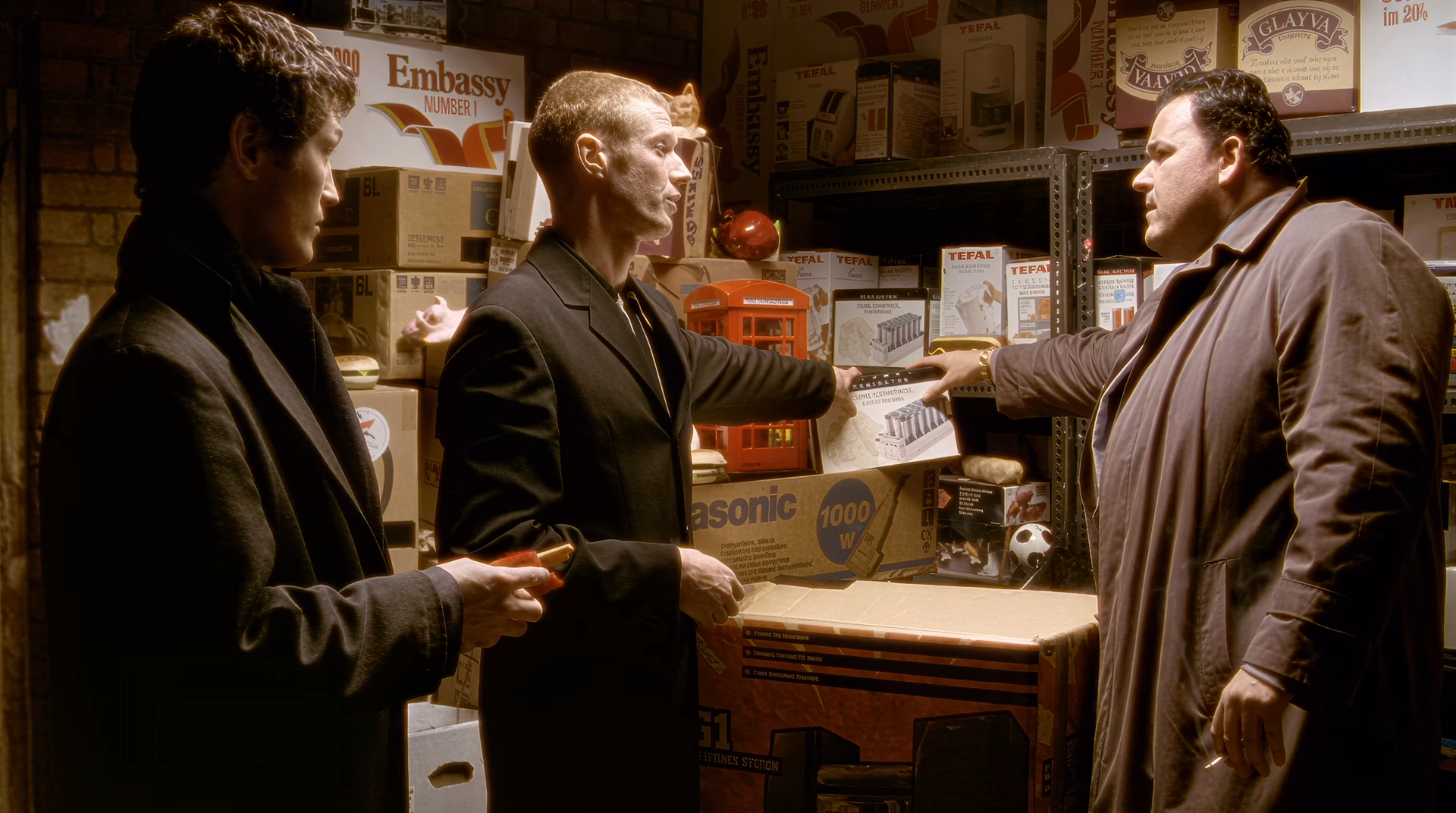 Lock Stock and Two Smoking Barrels DC 1998 1080 AI.mkv_snapshot_00.04.10.320.png