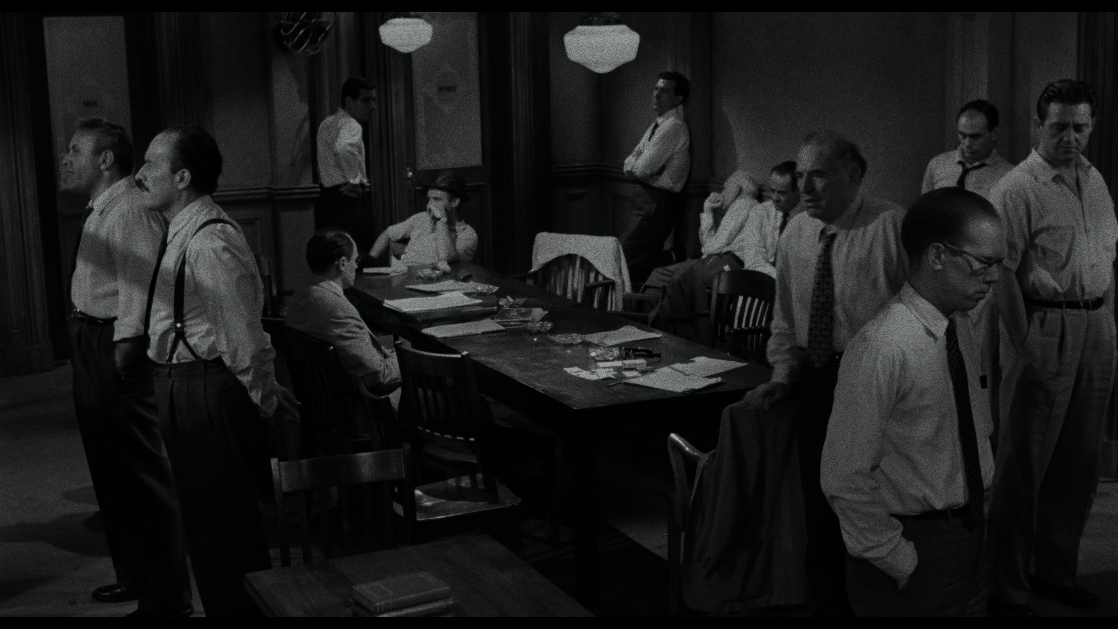 12 Angry Men - 12 Разгневаных мужчин (1957) [BDREMUX.2160p.HDR.DVP8.mkv_20260913_220030.046.jpg
