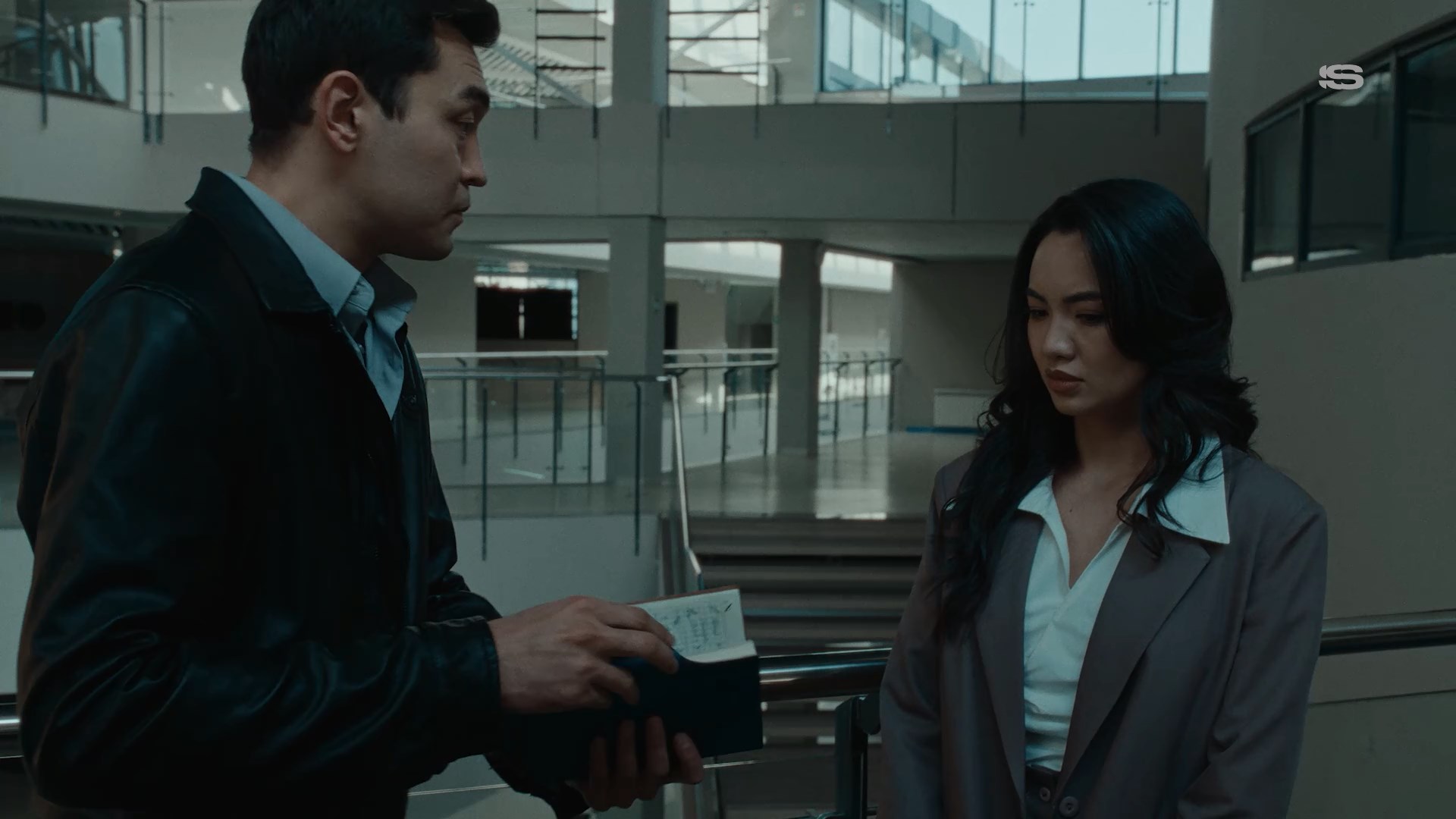 4.Moshenniki.S02.E10.2026.WEB-DL.1080p.ExKinoRay.mkv_snapshot_07.30.000.jpg
