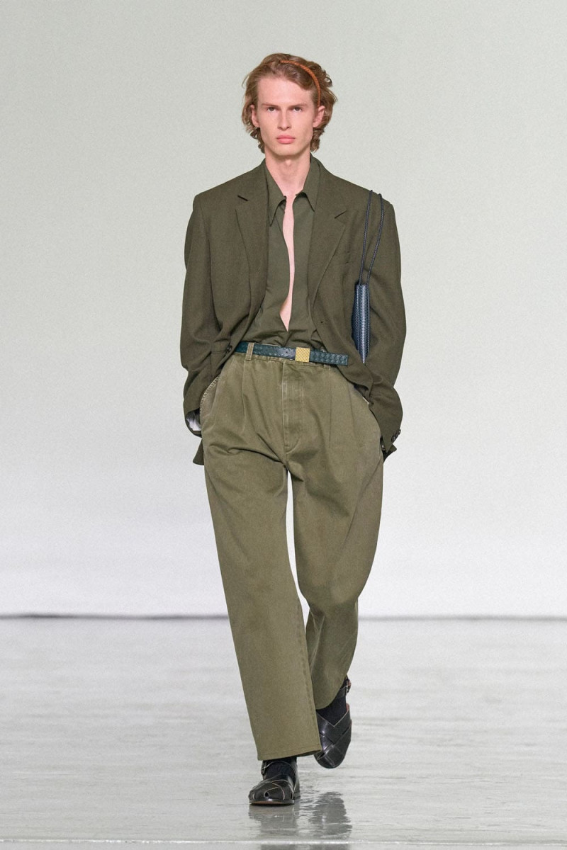 Bottega-Veneta-Spring-Summer-2027-Runway-Magazine-27.jpg
