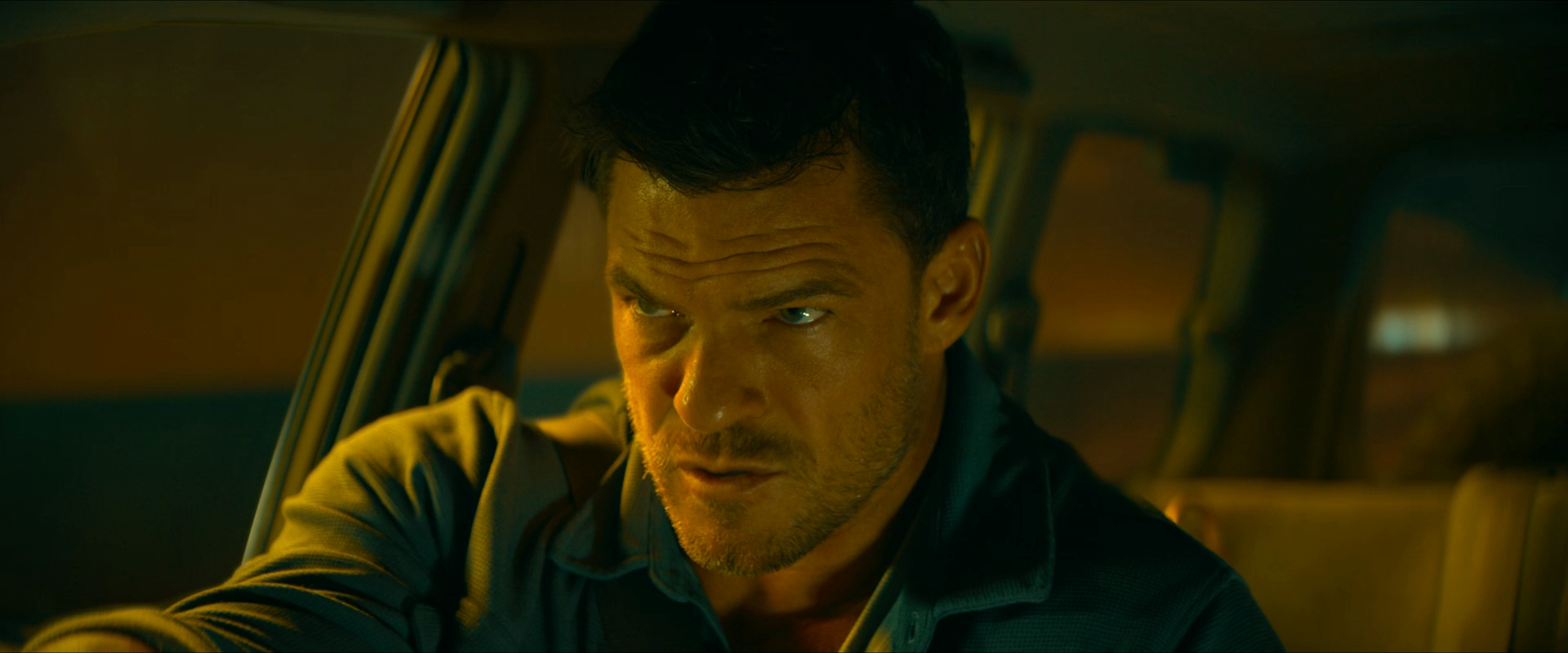 Курьер.2026.MVO.WEB-DL.1080p.AMZN.x264.seleZen.mkv_20260930_163332.937.png