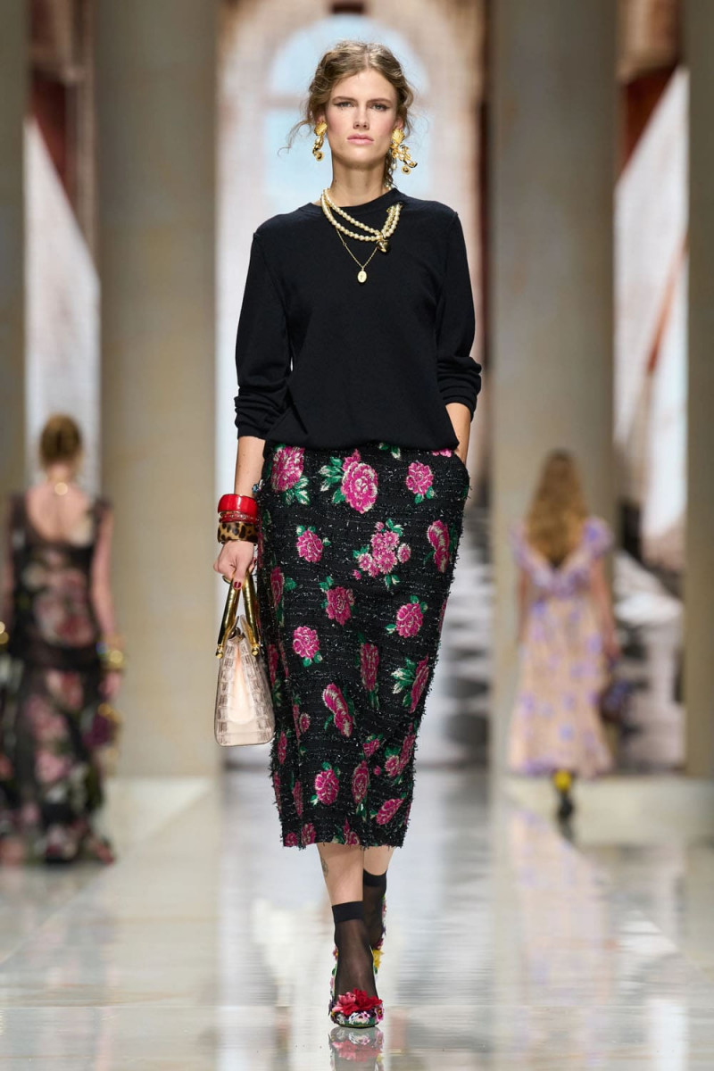 Dolce-Gabbana-Spring-Summer-2027-Runway-Magazine-12.jpg
