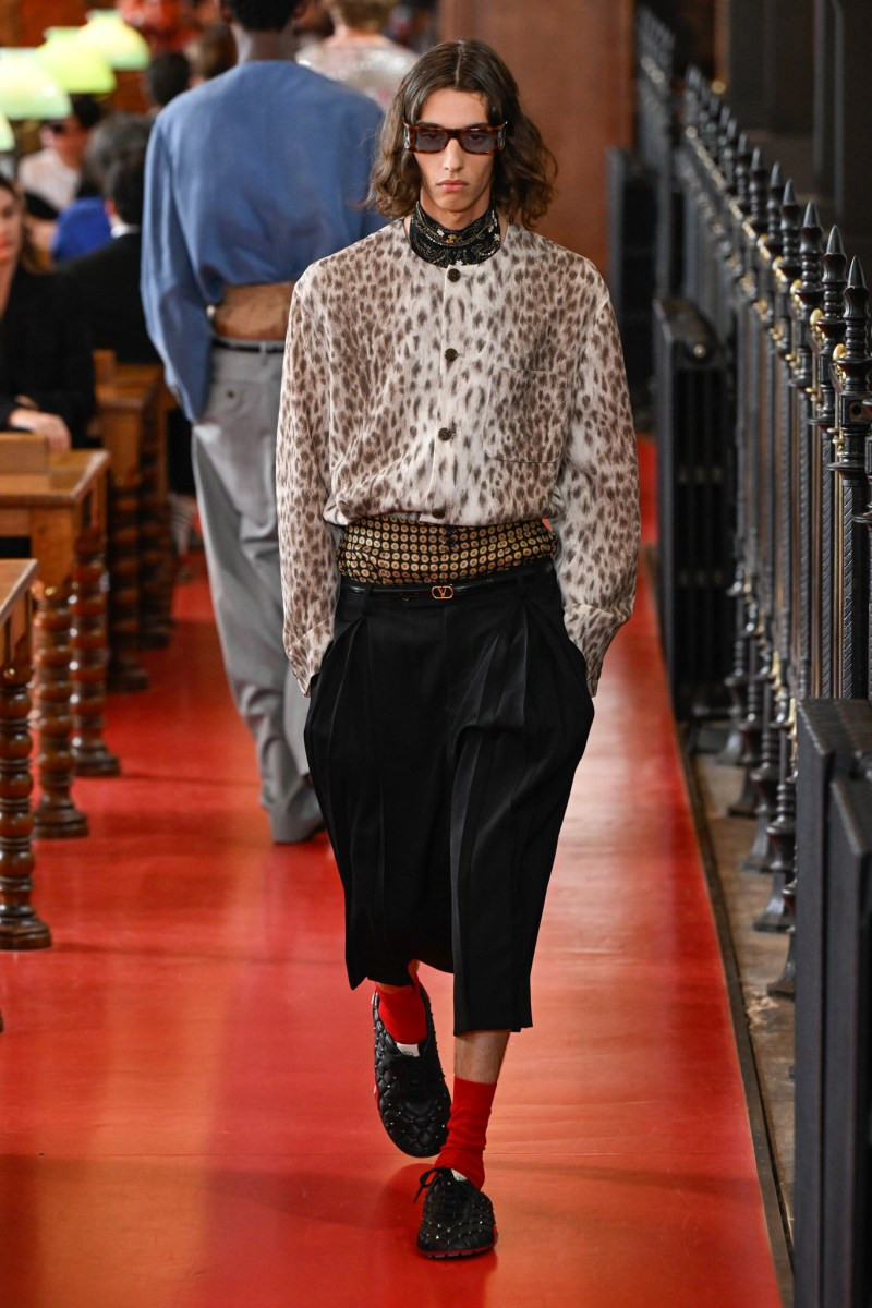 valentino-spring-27-rtw-pfw-r-gg-056.jpeg