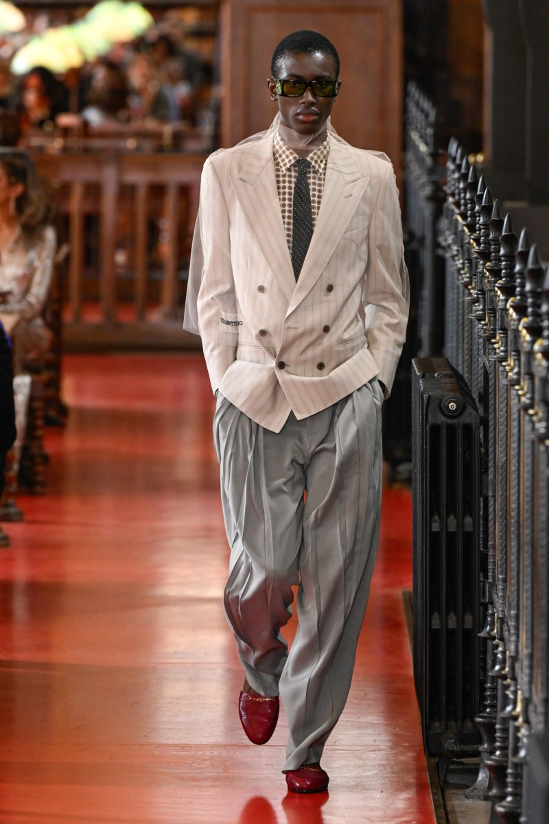 valentino-spring-27-rtw-pfw-r-gg-079.jpeg
