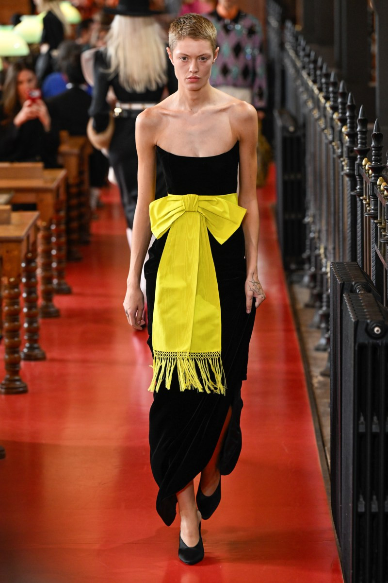 valentino-spring-27-rtw-pfw-r-gg-072.jpeg