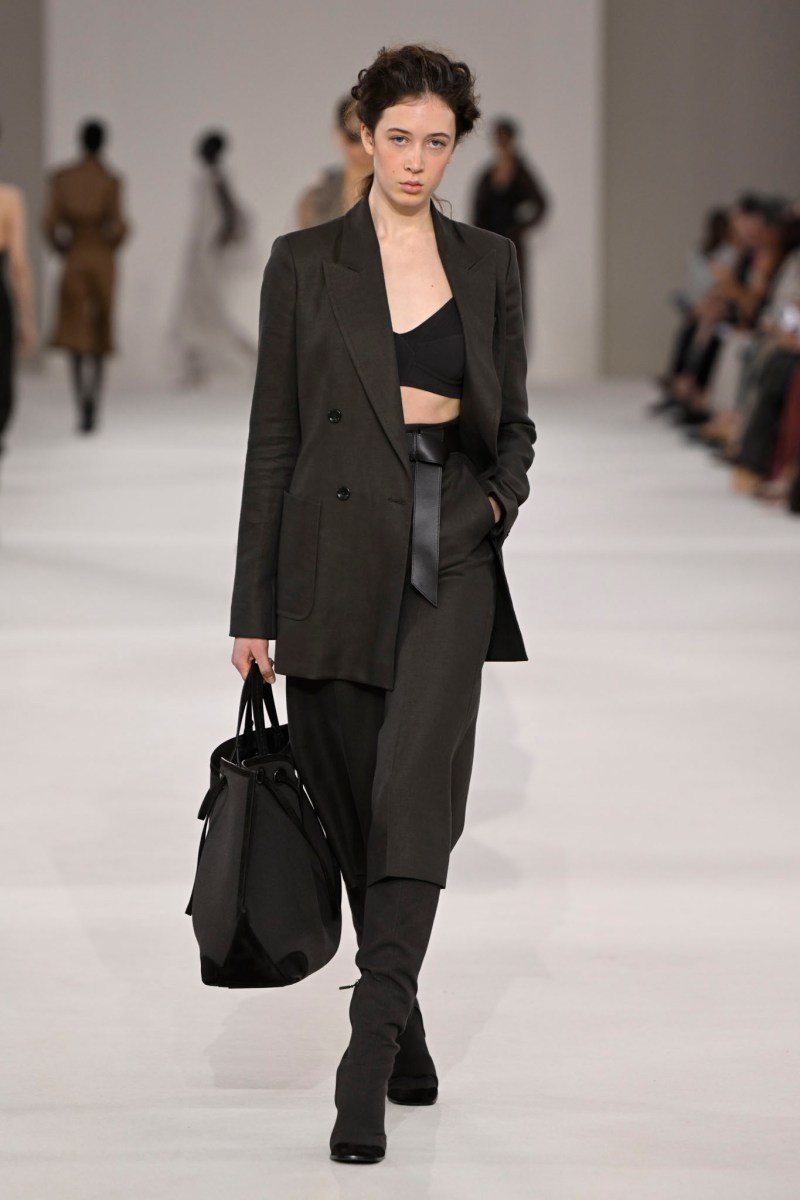 max-mara-spring-27-rtw-r-gg-019.jpg