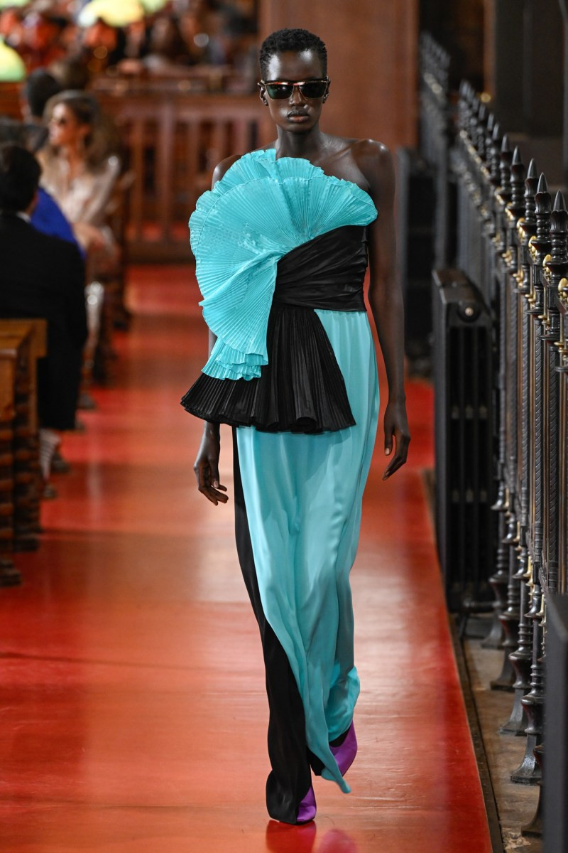 valentino-spring-27-rtw-pfw-r-gg-071.jpeg