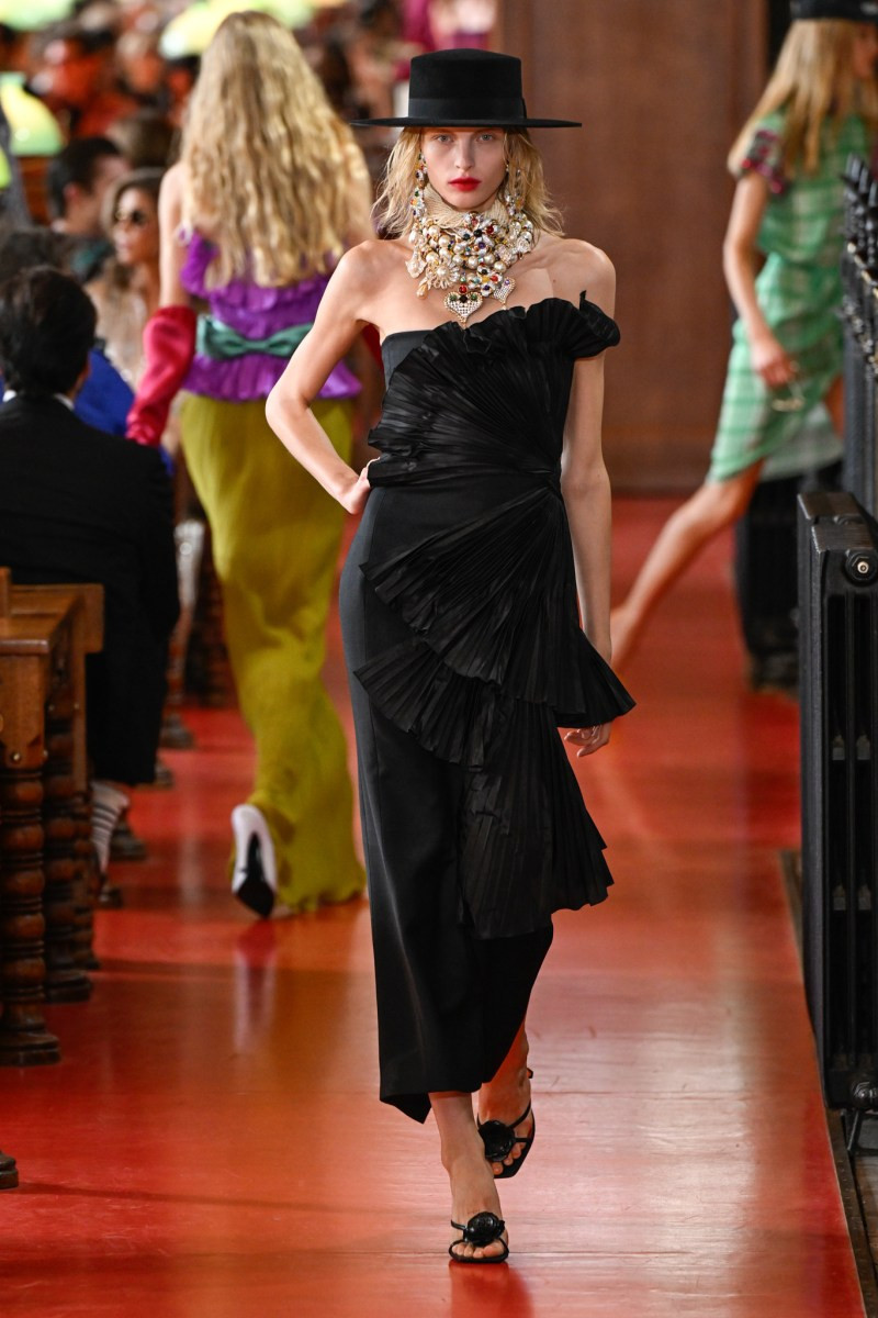 valentino-spring-27-rtw-pfw-r-gg-069.jpeg
