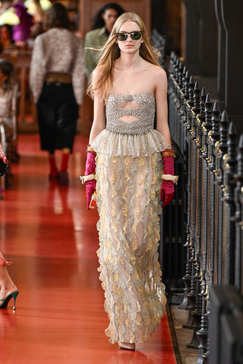 valentino-spring-27-rtw-pfw-r-gg-066.jpeg
